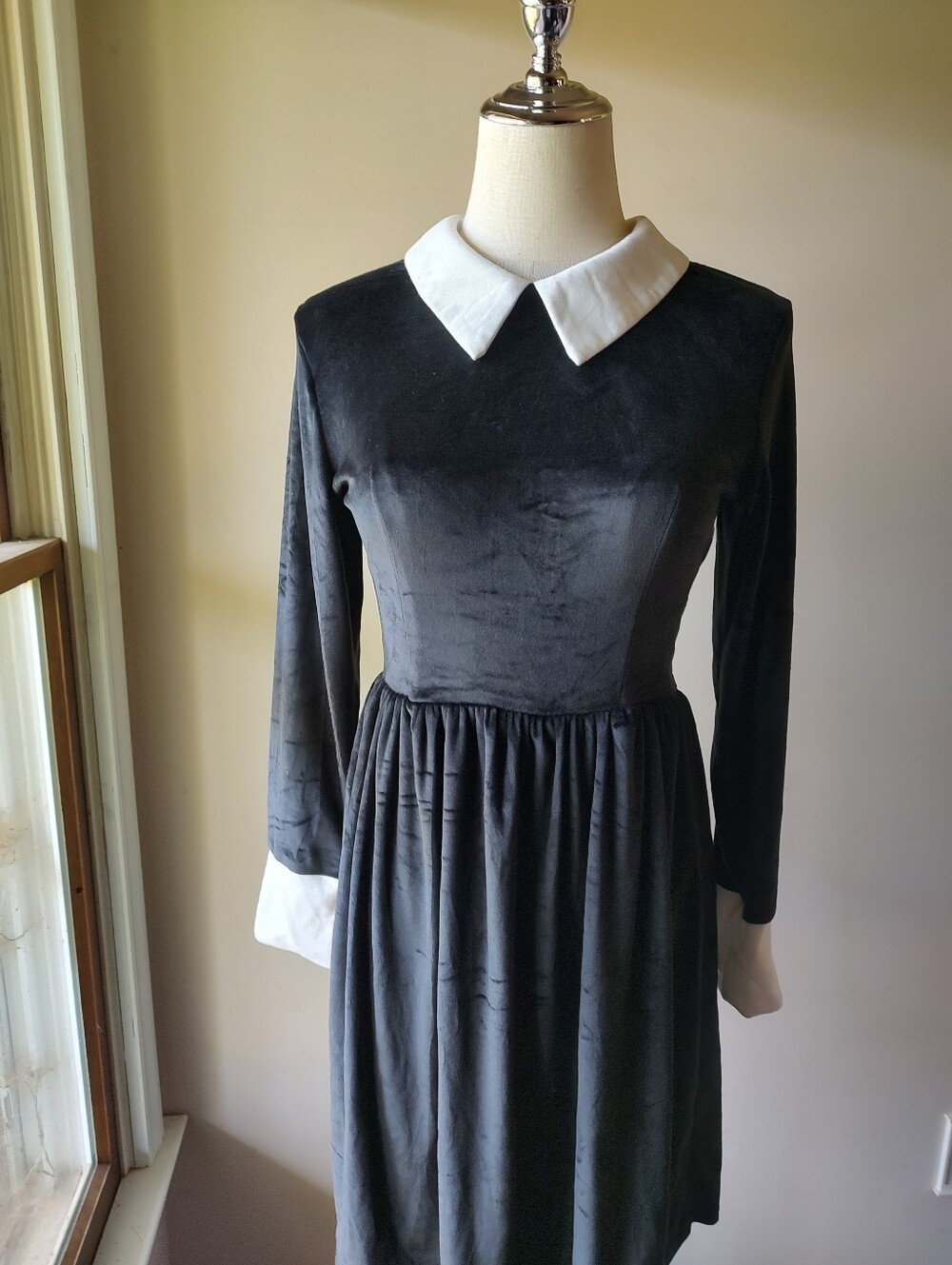 Black Velvet Long-Sleeve Dress with White Collar
